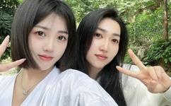 跪在女王脚下的奴